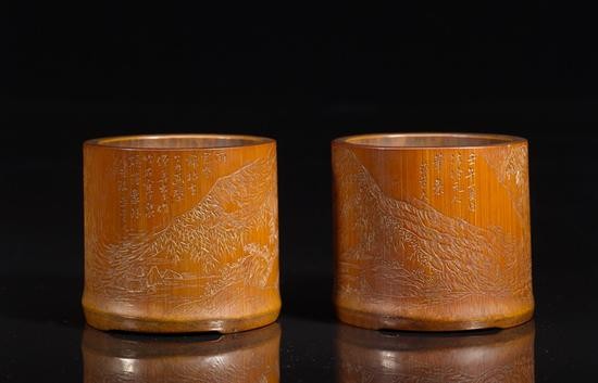 清乾隆 周芷岩制竹石寒泉图笔筒(一对) 高9.4cm、直径10.2cm 1762年作 上海博物馆藏